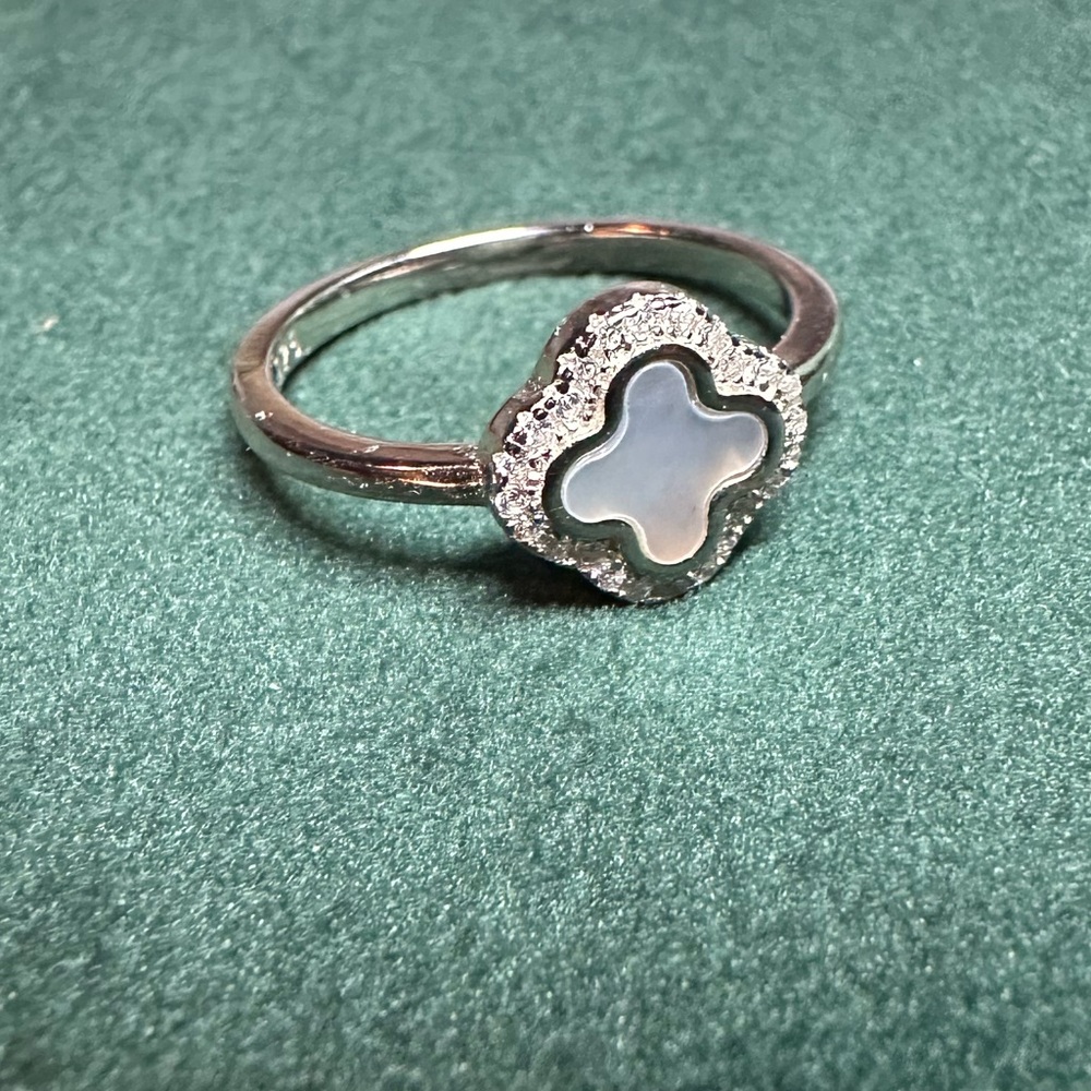 Sterling Silver Mother of Pearl Clover Ring